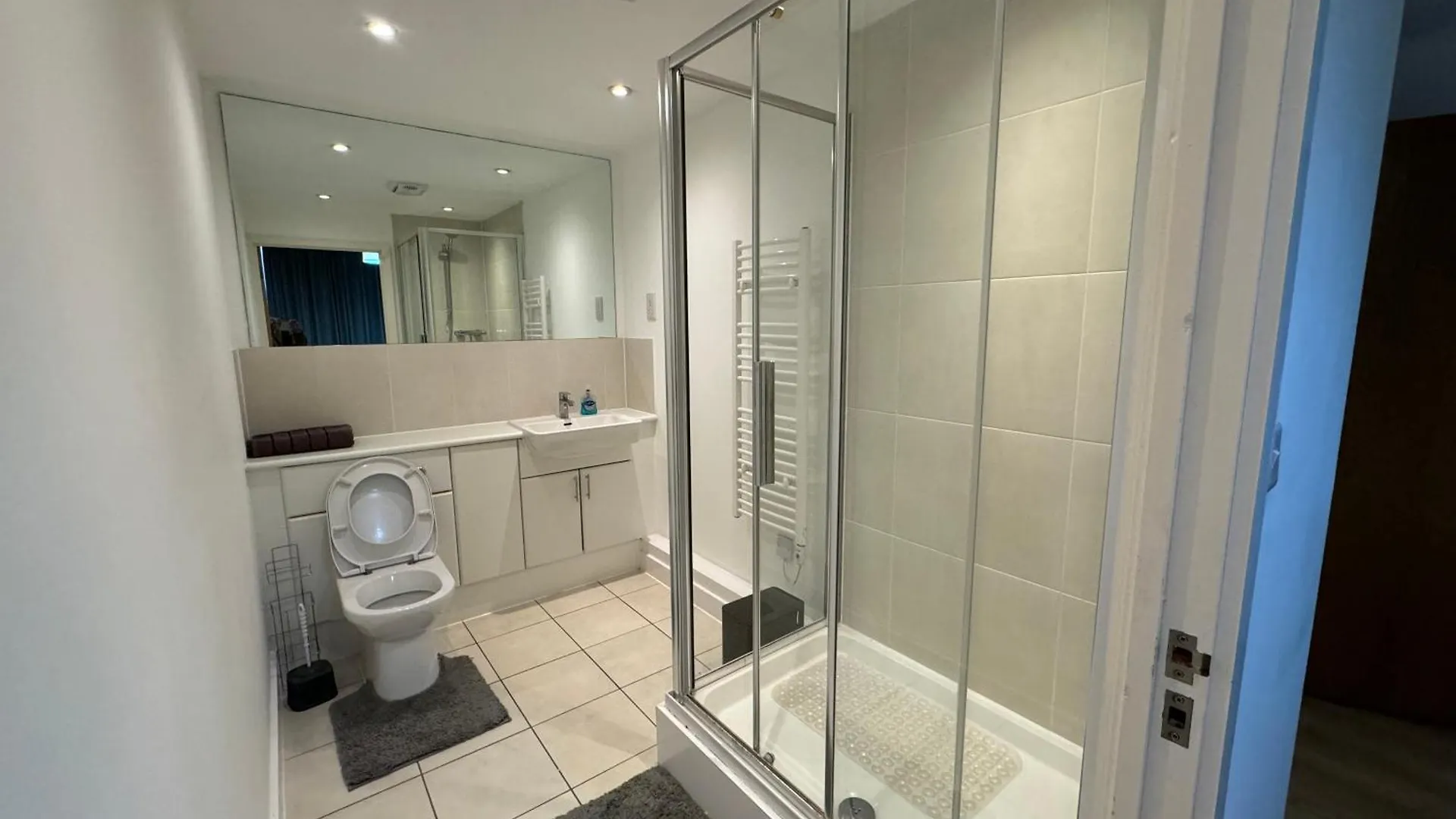 Seaside Serenity Haven Apartment London