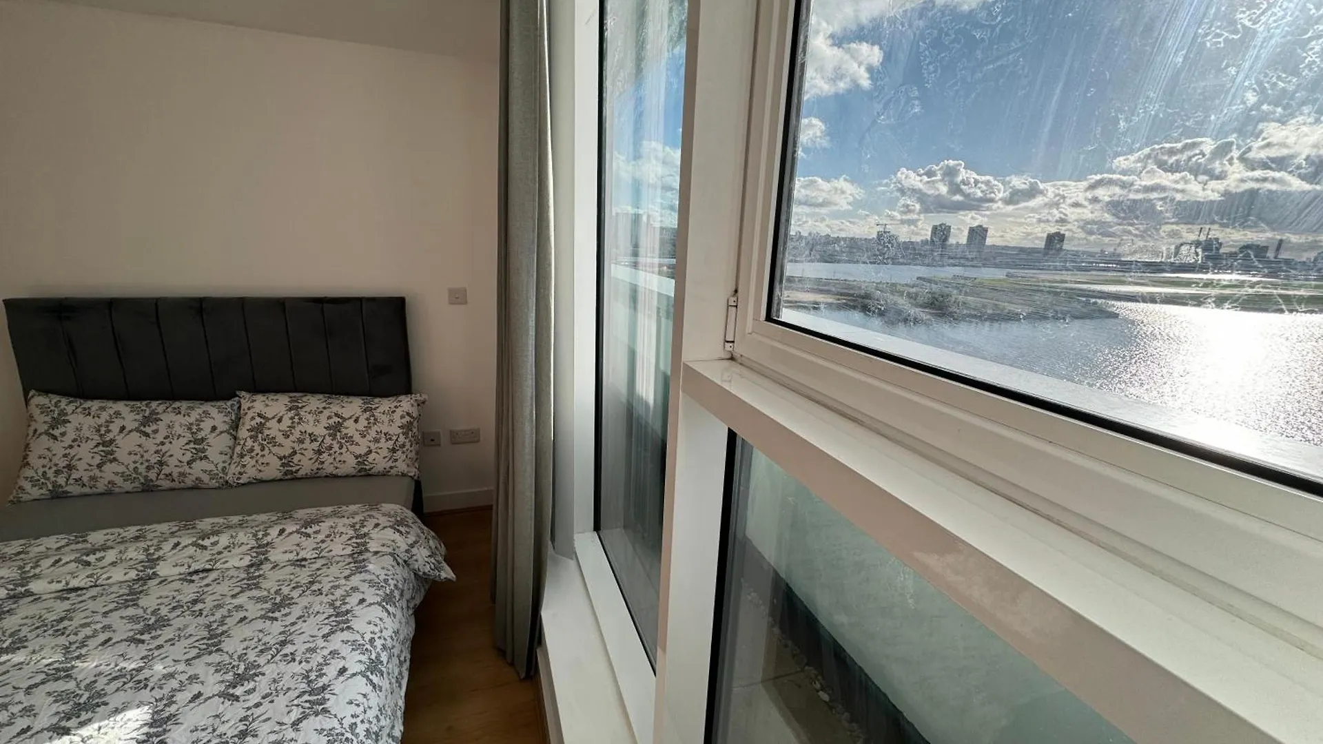 Seaside Serenity Haven Apartment London United Kingdom